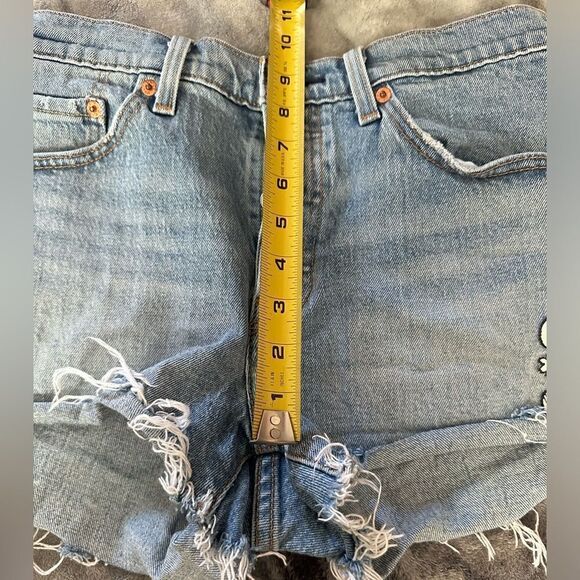 LEVIs 501 x Peanuts Cut Off Denim Shorts Size 27 - Picture 9 of 9